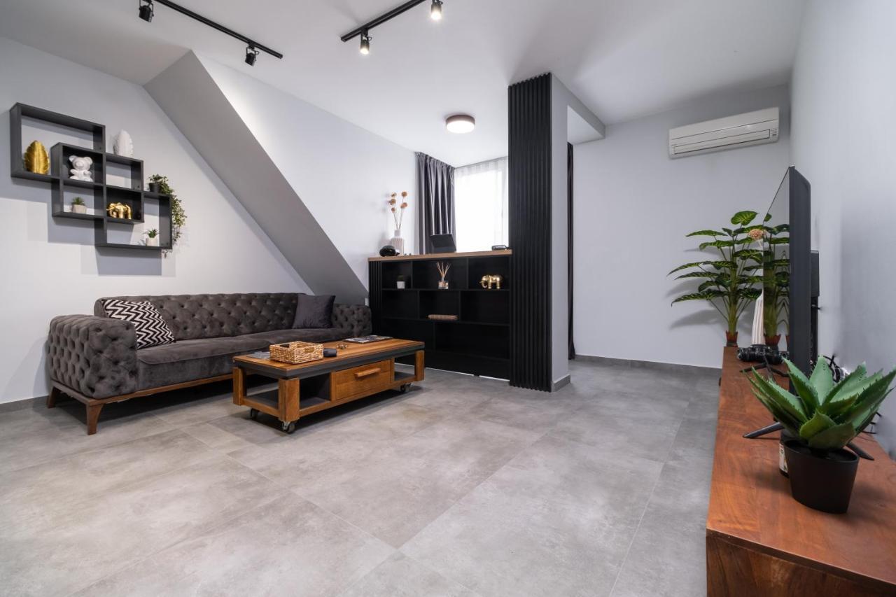 Chic 1Br Apartment With Balcony In 플로브디프 외부 사진